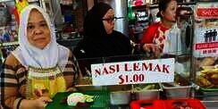 Uang Bukan Segalanya, Harga Nasi Wanita Ini Tak Berubah Selama 32 Tahun