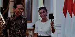 Bertemu Jokowi, Arloji Agnes Mo Bikin Tangan Pegal