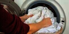 Tuntunan Menyucikan Baju dari Najis Jika Memakai Mesin Cuci