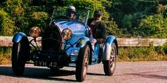 Sudah Tak Punya Duit, Kakek Renta Ini Tetap Ogah Jual Bugatti