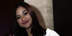 Aksi Panggung Marion Jola di Depan Anak SMA Panen Cibiran