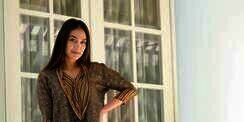 Pulang Umroh, Luna Maya Berhijab