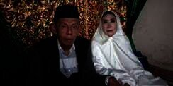 Viral! Sama-Sama Lajang Hingga Usia 63 Tahun, Akhirnya Menikah