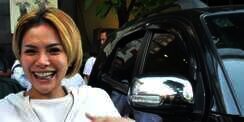 Nikita Mirzani Bocorkan Kedekatan Syahrini-Reino Barack Sebelum Menikah