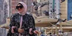 Syahrini Kembali Follow Hotman Paris Hutapea