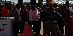 Terobos Paspampres, Si Ibu Bersimpuh dan Curhat ke Jokowi