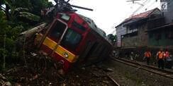 Detik-detik Anjloknya KRL di Bogor, Penumpang Terjepit