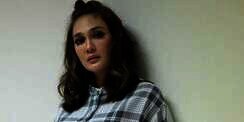 Wajah Sendu Luna Maya Jadi Sorotan