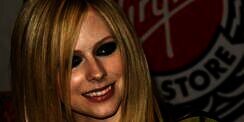 Heboh Avril Lavigne Berhijab, Ini Potret Cantiknya