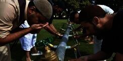 Indahnya Christchurch, Warga Jaga Umat Muslim yang Sholat Jumat
