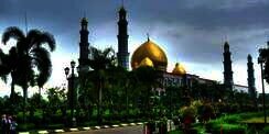 Sosok Dian Al Mahri dan Cerita di Balik Masjid Kubah Emas