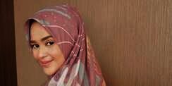 Keanggunan Cut Meyriska Dalam Balutan Gamis Syar'i