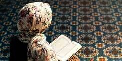 Masya Allah, Wanita Ini Buat Alquran Sulaman Tangan dalam 32 Tahun