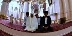 Video Jokowi dan Keluarga Ziarah ke Makam Rasulullah
