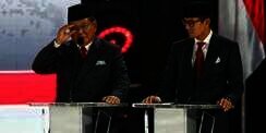Real Count KPU 17.30 WIB, Suara Prabowo-Sandiaga Merangkak Naik