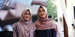 Dulu Digendong Demi Kuliah, Ini Kisah Atina Maulia Sang Juragan Vanilla Hijab