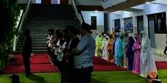 Fakta Siswa Madrasah di Jombang Sholat di Halaman Gereja