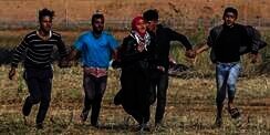 Viral 4 Pria Lindungi Wanita Palestina, Bikin Hati Bergetar