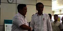 Ucap Selamat ke Jokowi, Prabowo Subianto: `Tambah Rambut Putih, Pak`