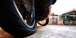 Selain Bocor, Ini 3 Penyebab Ban Motor Tiba-Tiba Kempis