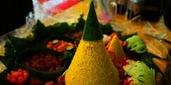 Menguak Falsafah Budaya Tumpeng yang Harusnya Tidak Dipotong