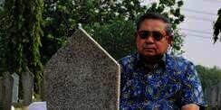 Tangis SBY Saat Doakan Ibunda Bertemu Ani Yudhoyono di Surga