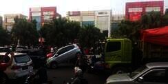 Tabrakan Beruntun Terjadi di Bintaro, Terekam CCTV