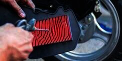 Bolekah Mencuci Filter Udara Motor?