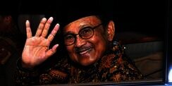 Benarkah BJ Habibie Donorkan Mata?