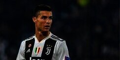 Cristiano Ronaldo Utang Jasa ke Pelayan Resto Ini