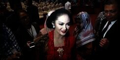 Arti Batik Parang Kebaya Merah Krisdayanti Saat Dilantik