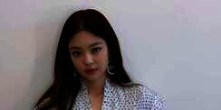 Habis Manggung, Jennie Blackpink Selalu Hempaskan Busananya