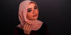 Gaya Hijab Ala 10 Fashion dan Beauty Influencer Internasional, Mana Favoritmu?