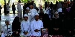 Usai Insiden Penusukan, Netizen Bagikan Foto Keluarga Wiranto