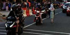 Jangan Cuma Bisa Nebeng, Ini yang Wajib Diperhatikan Jika Naik Motor Boncengan