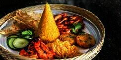 Rasakan Jamuan Kuliner Mewah Khas Indonesia di Atas Tebing