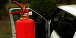 Jarang Disadari, Ini Fungsi dan Cara Pakai Alat Pemadam Api di Mobil