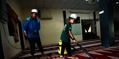 Bosan Liburan Sekolah, Anak-anak Ini Pilih Aktivitas dan Bersih-Bersih Surau