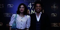 Wajah Bahagia Indah Permatasari dan Arie Kriting