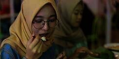 Masyarakat Indonesia Makin Doyan Makan di Luar Rumah