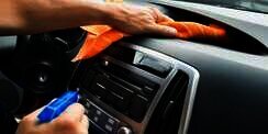 Tips Membersihkan Dashboard Mobil dari Noda Parfum