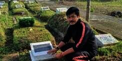 Ziarah ke Makam Orang Tua, Indra Sjafri: Ibumu Tak Pernah Menjauh