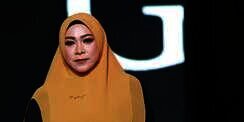 Tangis Melly Goeslaw Doakan Vidi Aldiano di Atas Panggung Konser