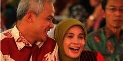 Momen Kocak Ganjar Pranowo Kipasan Bareng Istri