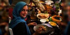4 Cara Memasak Kepiting Saus Tiram, Saus Padang dan Asam Manis