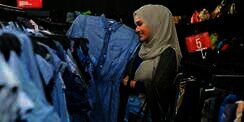 5 Alasan Bisnis Baju Bekas Layak Jadi Pertimbangan Rintis Usaha