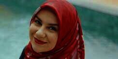 Pakai Korset, Gaya Hijab Irish Bella Jadi Sorotan