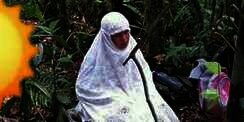 Anaknya Hilang di Gunung, Ibu Ini Sholat di Hutan Tak Henti Panjatkan Doa