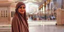 Mudah Ditiru, Gaya Santun Shireen Sungkar Pakai French Khimar