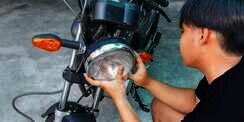 Cara Membersihkan Mika Lampu Sepeda Motor yang Berembun